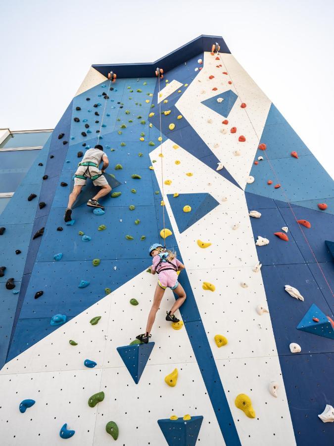 Falkensteiner Family Hotel Diadora Petrcane Buitenkant foto Climbing wall