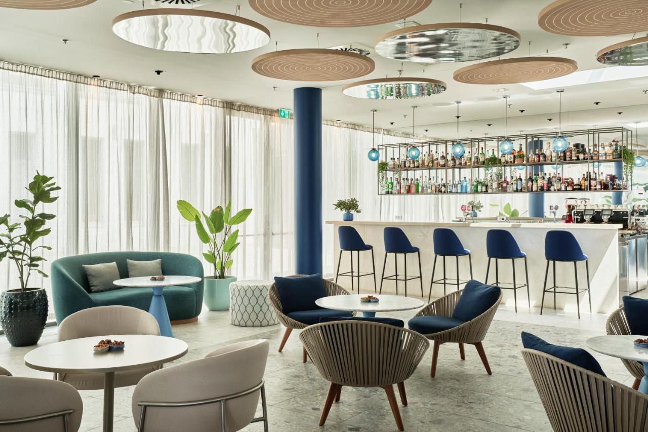Falkensteiner Family Hotel Diadora Petrcane Buitenkant foto The interior of the bar