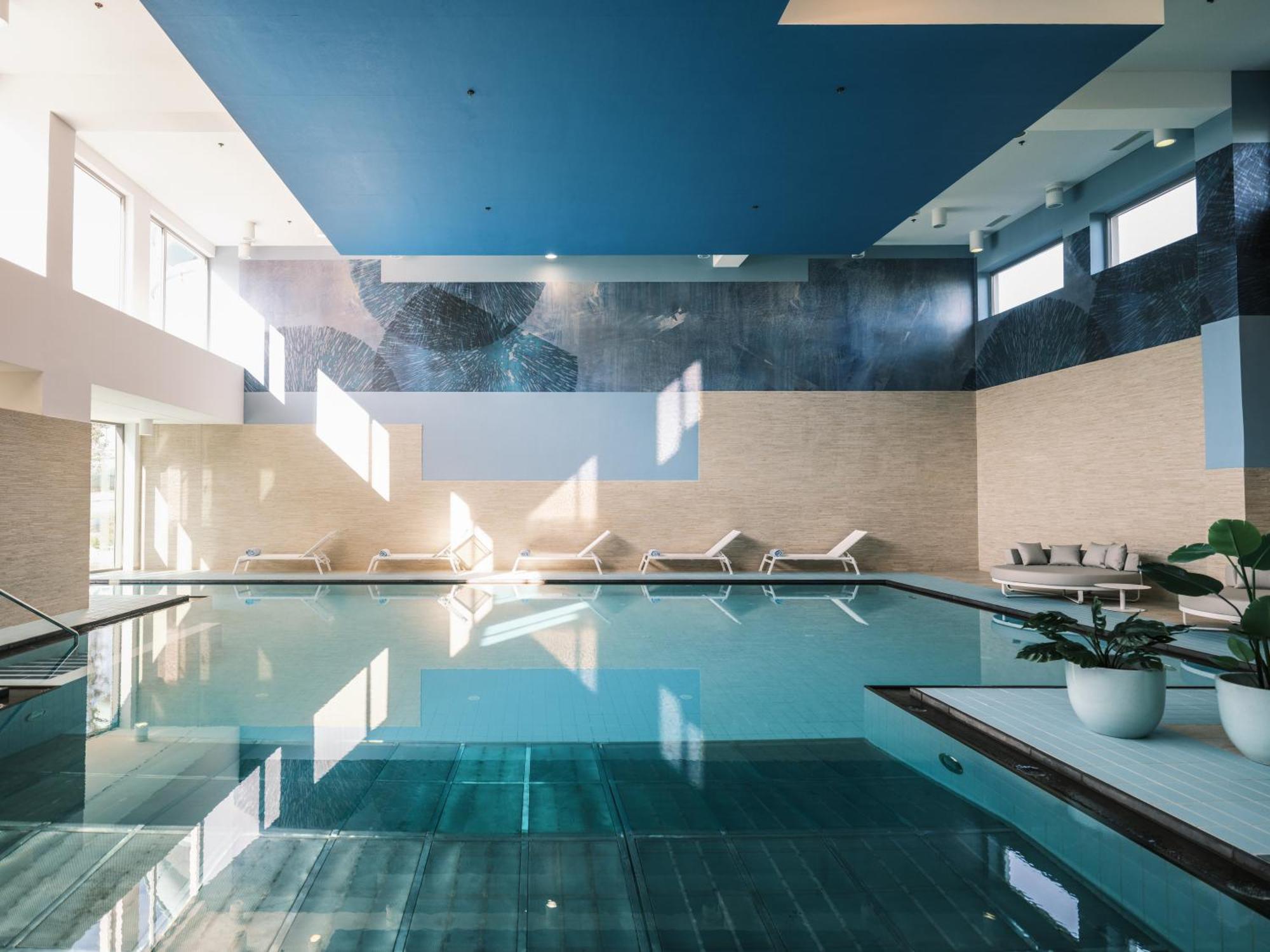 Falkensteiner Family Hotel Diadora Petrcane Buitenkant foto The swimming pool at the hotel