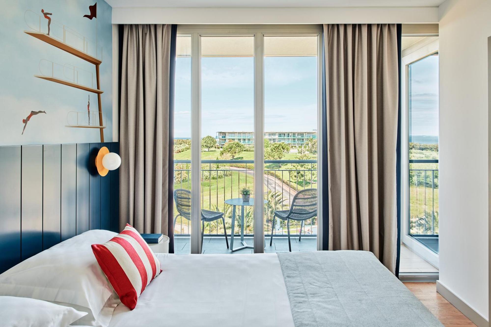 Falkensteiner Family Hotel Diadora Petrcane Buitenkant foto A room at the Hilton Garden Inn