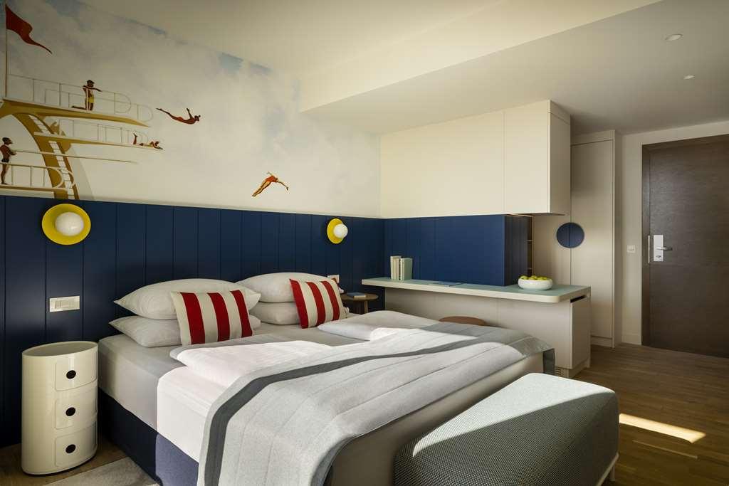Falkensteiner Family Hotel Diadora Petrcane Kamer foto A room at the hotel