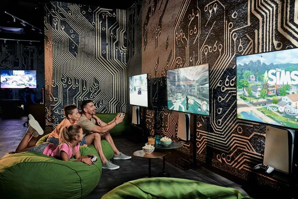 Falkensteiner Family Hotel Diadora Petrcane Faciliteiten foto The gaming room