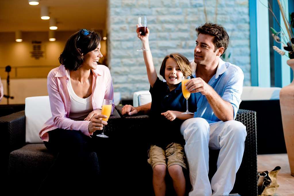 Falkensteiner Family Hotel Diadora Petrcane Interieur foto Family at a resort